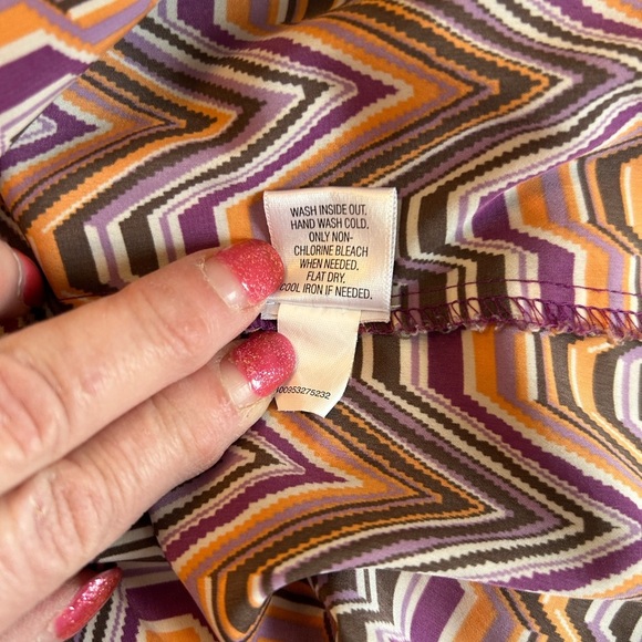 Dana Buchman Women’s Blouse Multicolor Chevron Pattern Sleeveless Gold Accent XL - Picture 7 of 9